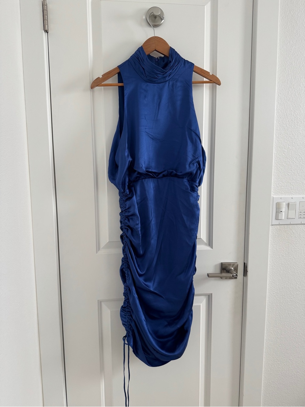 Cinq a sept Blue Sleeveless Ruched  Dress size 6 women’s 100% silk pre owned